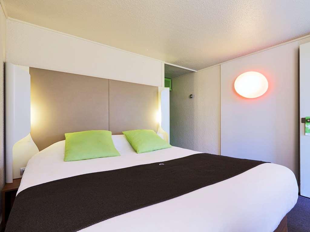 Campanile Saint-Quentin-En-Yvelines Hotel Montigny-le-Bretonneux Room photo